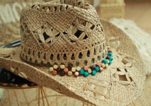 Accessoires incontournables : les chapeaux