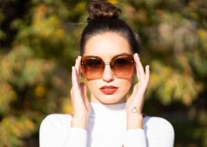 Accessoires incontournables : les lunettes