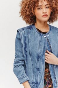 Comment porter une veste en jean ? Conseils, styles et tendances !