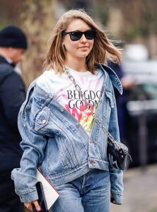 Comment assortir une veste en jean? Les combinaisons incontournables